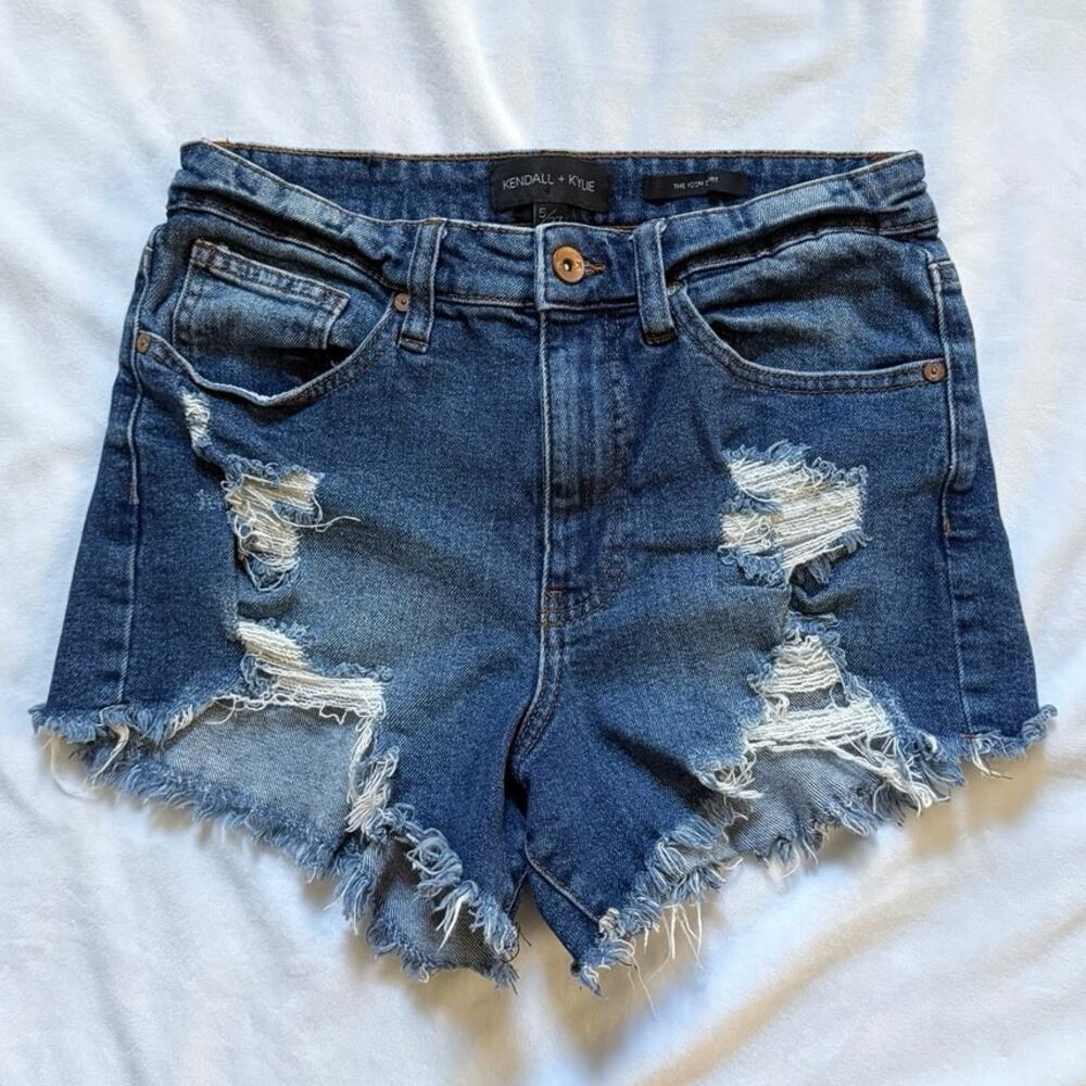 Kendall and Kylie The Icon Short Distressed Denim Size 5/27 KK31614F06
